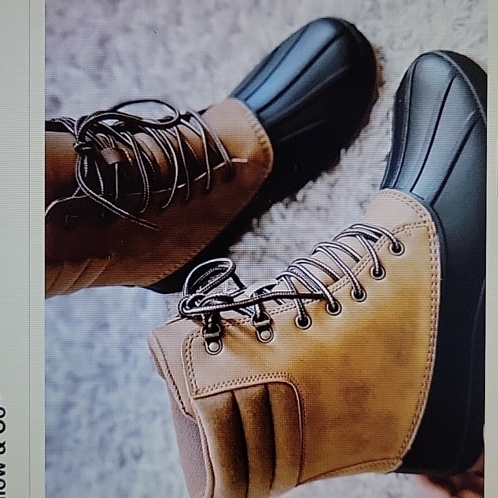 Goodfellow tan black waterproof duck boots lace up size 7 New w/tags MSRP…$45
